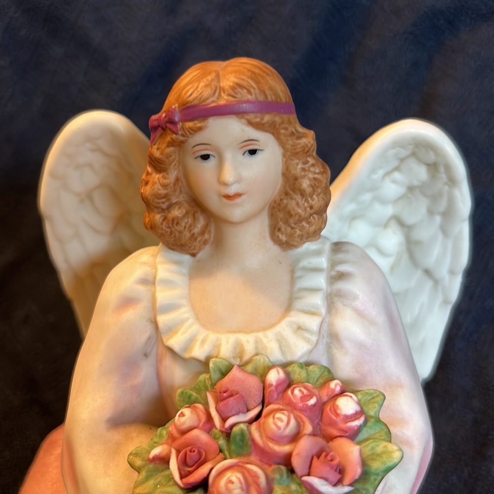 Home Interiors Homco Angel Figurine holding roses - Picture 6 of 6